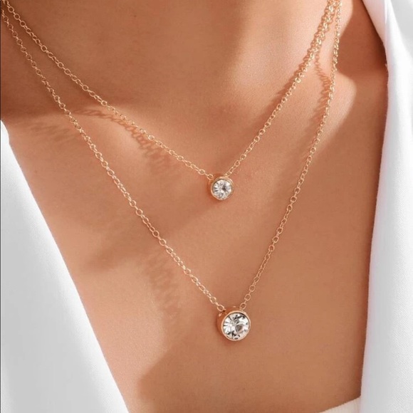 Jewelry - NWT Rhinestone Round Decor Layered Necklace